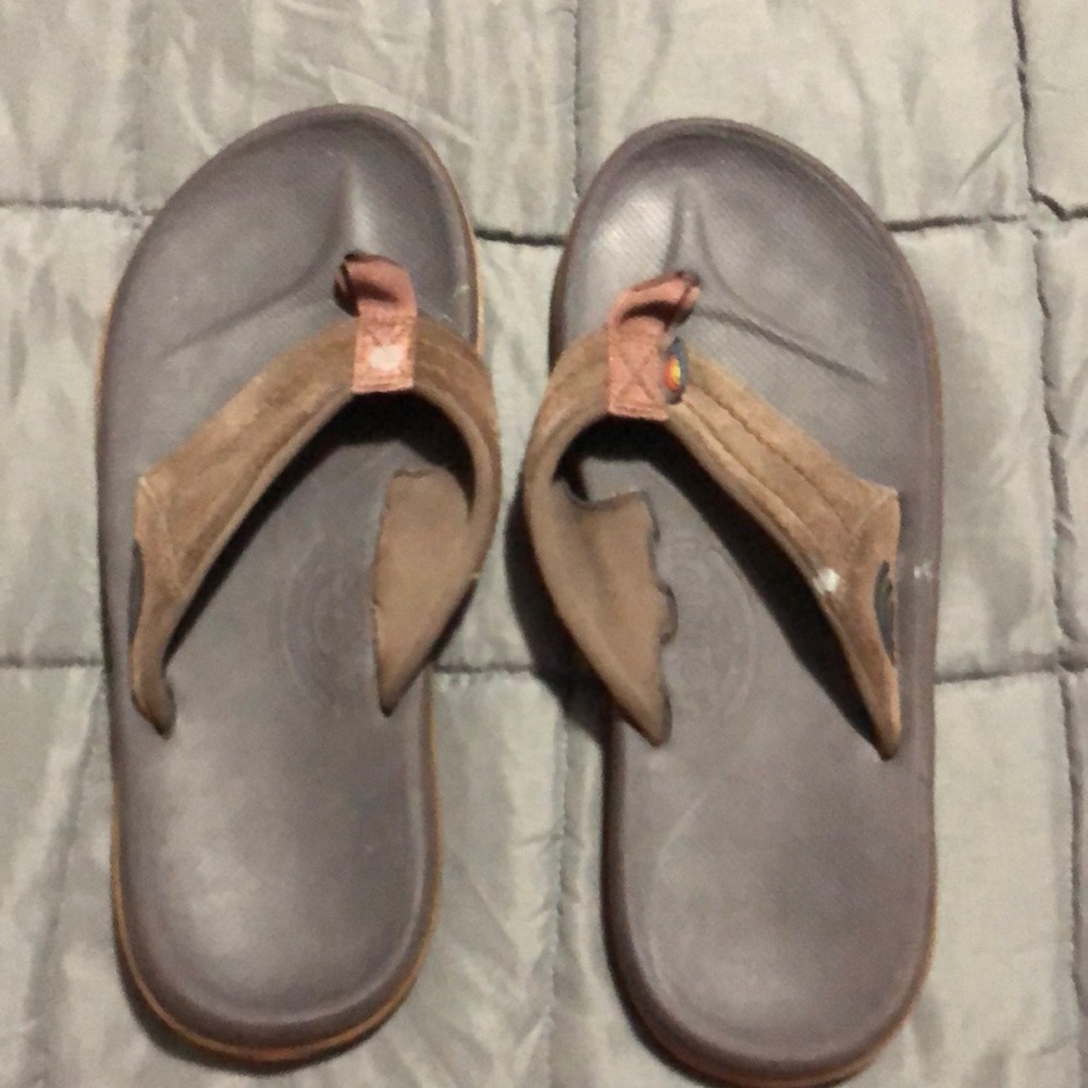 Mens rainbow flip flops size 10.